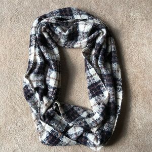 NWT TPO plaid infinity scarf